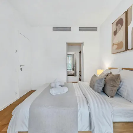 Sky Park Elegant Living - Balcony & Views Pressburg