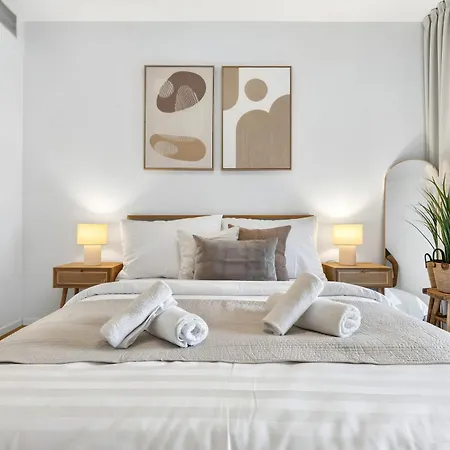 Sky Park Elegant Living - Balcony & Views *