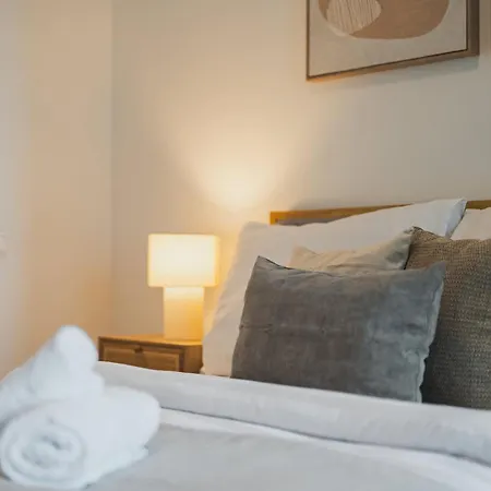 Sky Park Elegant Living - Balcony & Views Pressburg